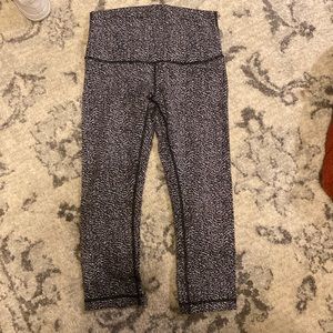 Lululemon lemon cropped leggings! Great condition.